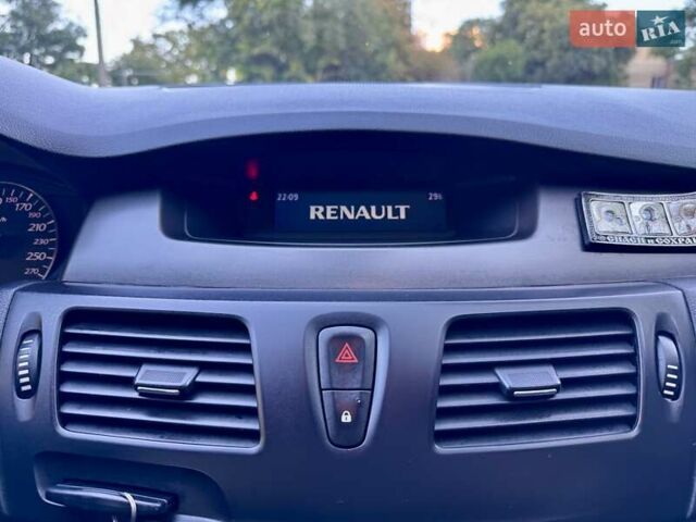 Рено Латитьюд 2011 в Одессе на Automoto.ua Серый Рено Латитьюд, объемом двигателя 2 л и пробегом 161 тыс. км за 6999 $, фото 43 на Automoto.ua