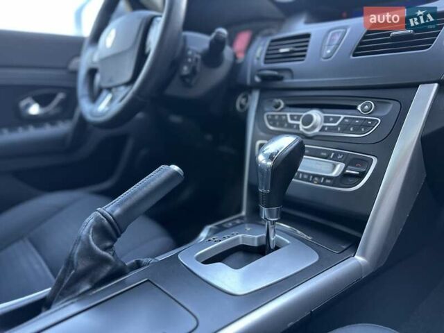 Рено Латитьюд 2011 в Киеве на Automoto.ua Серый Рено Латитьюд, объемом двигателя 2 л и пробегом 187 тыс. км за 7000 $, фото 20 на Automoto.ua