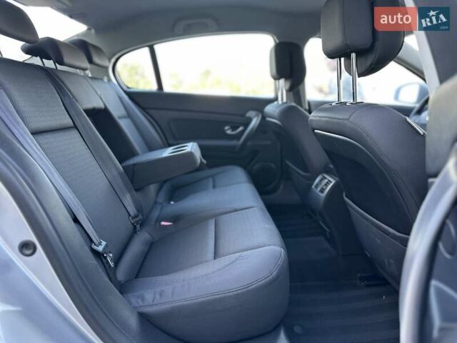 Рено Латитьюд 2011 в Киеве на Automoto.ua Серый Рено Латитьюд, объемом двигателя 2 л и пробегом 187 тыс. км за 7000 $, фото 14 на Automoto.ua