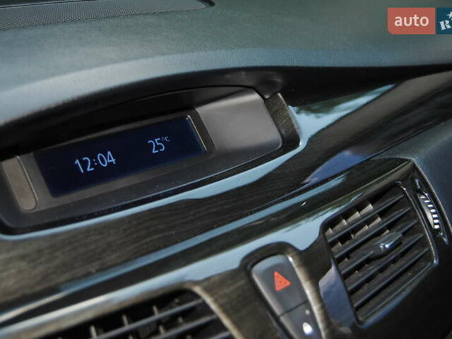 Серый Рено Латитьюд, объемом двигателя 2 л и пробегом 184 тыс. км за 8998 $, фото 25 на Automoto.ua