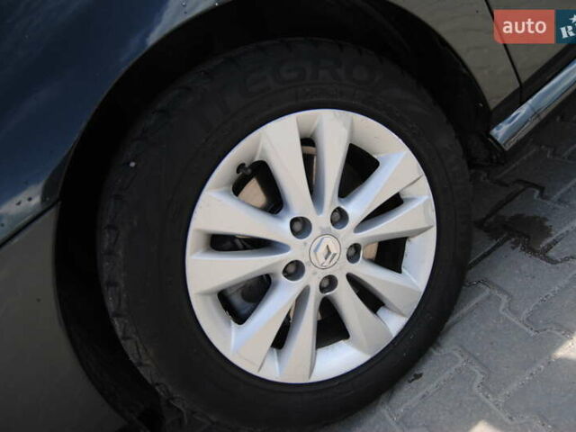 Серый Рено Латитьюд, объемом двигателя 2 л и пробегом 184 тыс. км за 8998 $, фото 15 на Automoto.ua