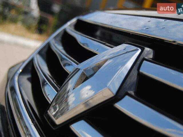 Серый Рено Латитьюд, объемом двигателя 2 л и пробегом 184 тыс. км за 8998 $, фото 8 на Automoto.ua