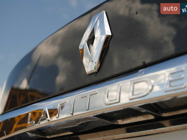 Серый Рено Латитьюд, объемом двигателя 2 л и пробегом 184 тыс. км за 8998 $, фото 13 на Automoto.ua