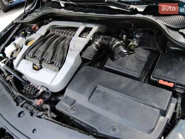Серый Рено Латитьюд, объемом двигателя 2 л и пробегом 184 тыс. км за 8998 $, фото 17 на Automoto.ua