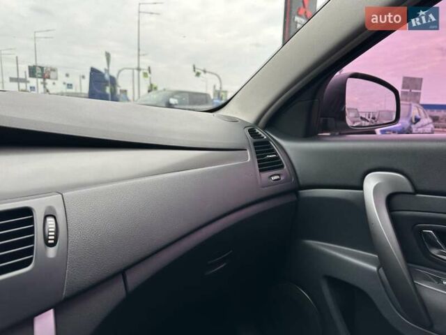 Серый Рено Латитьюд, объемом двигателя 2 л и пробегом 269 тыс. км за 6500 $, фото 21 на Automoto.ua