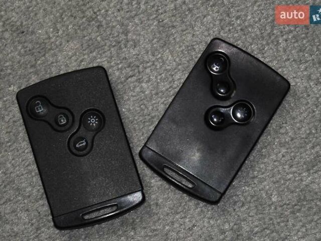 Серый Рено Латитьюд, объемом двигателя 2 л и пробегом 184 тыс. км за 8998 $, фото 39 на Automoto.ua