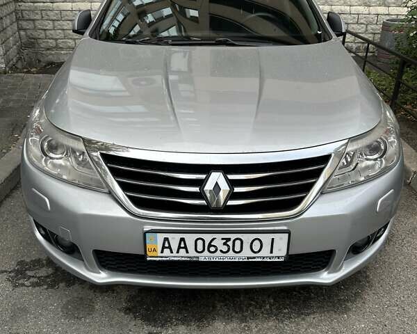 Серый Рено Латитьюд, объемом двигателя 2 л и пробегом 188 тыс. км за 9000 $, фото 1 на Automoto.ua