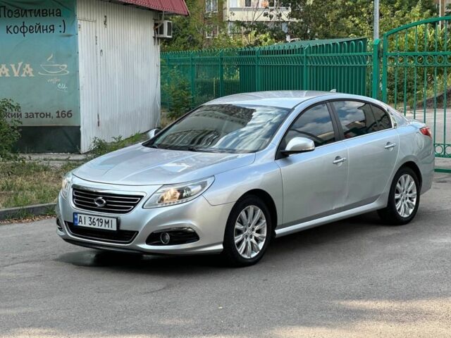 Серый Рено Латитьюд, объемом двигателя 2 л и пробегом 120 тыс. км за 5600 $, фото 1 на Automoto.ua