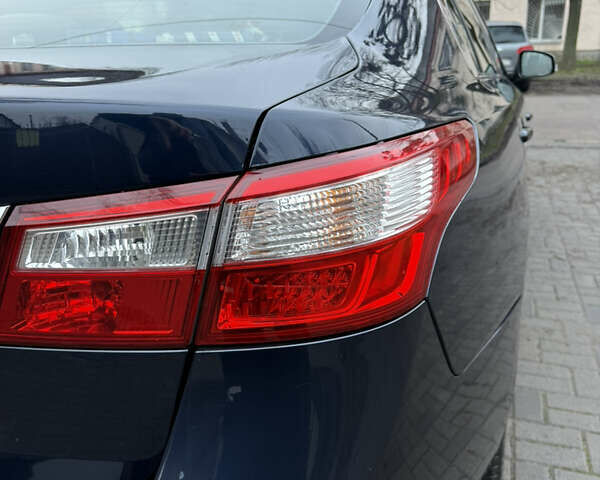 Синий Рено Латитьюд, объемом двигателя 2 л и пробегом 161 тыс. км за 8000 $, фото 6 на Automoto.ua