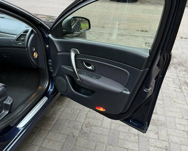 Синий Рено Латитьюд, объемом двигателя 2 л и пробегом 161 тыс. км за 8000 $, фото 19 на Automoto.ua