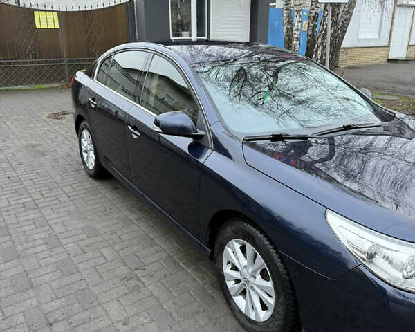 Синий Рено Латитьюд, объемом двигателя 2 л и пробегом 161 тыс. км за 8000 $, фото 3 на Automoto.ua