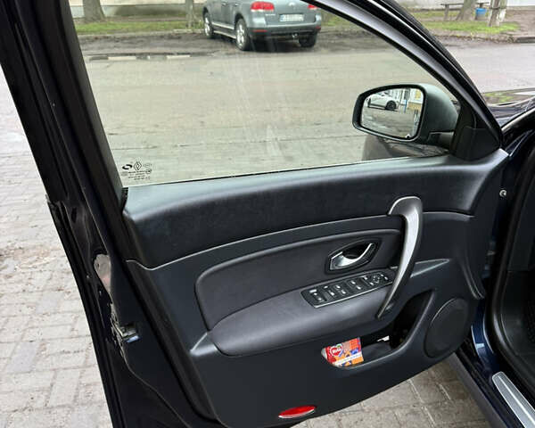 Синий Рено Латитьюд, объемом двигателя 2 л и пробегом 161 тыс. км за 8000 $, фото 13 на Automoto.ua