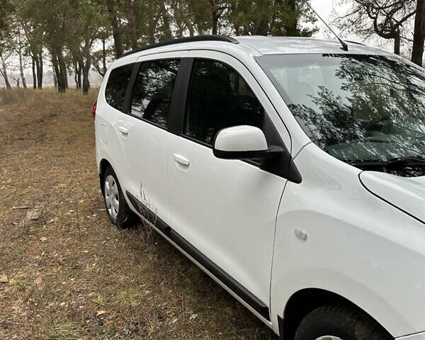 Белый Рено Лоджи, объемом двигателя 1.46 л и пробегом 49 тыс. км за 11000 $, фото 1 на Automoto.ua