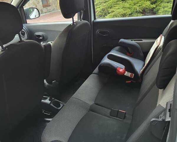 Белый Рено Лоджи, объемом двигателя 1.46 л и пробегом 123 тыс. км за 10000 $, фото 4 на Automoto.ua