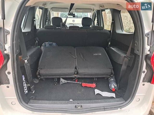 Белый Рено Лоджи, объемом двигателя 1.5 л и пробегом 123 тыс. км за 9999 $, фото 4 на Automoto.ua