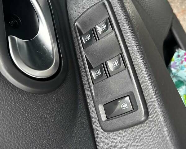 Белый Рено Лоджи, объемом двигателя 1.5 л и пробегом 178 тыс. км за 11490 $, фото 17 на Automoto.ua