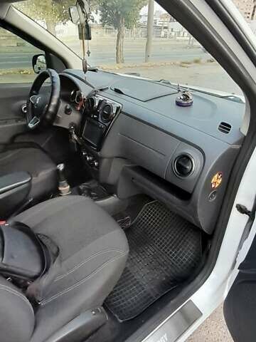 Белый Рено Лоджи, объемом двигателя 1.5 л и пробегом 170 тыс. км за 11700 $, фото 9 на Automoto.ua