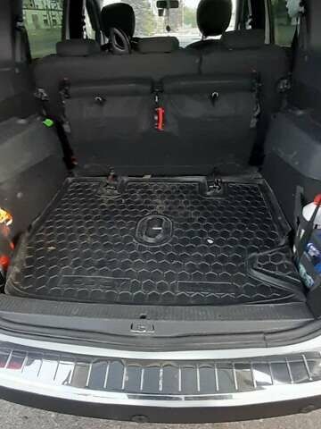 Белый Рено Лоджи, объемом двигателя 1.5 л и пробегом 170 тыс. км за 11700 $, фото 5 на Automoto.ua