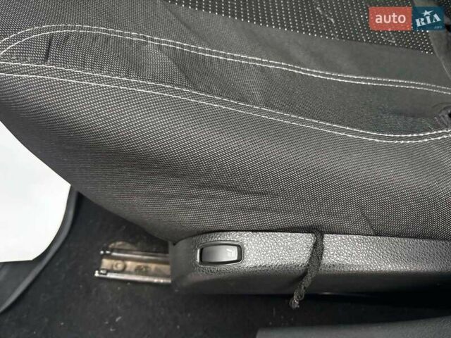 Белый Рено Лоджи, объемом двигателя 1.5 л и пробегом 178 тыс. км за 11490 $, фото 19 на Automoto.ua