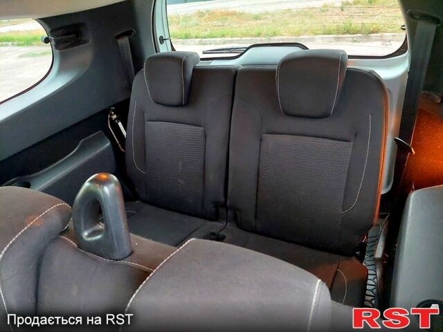 Белый Рено Лоджи, объемом двигателя 1.5 л и пробегом 180 тыс. км за 11500 $, фото 9 на Automoto.ua