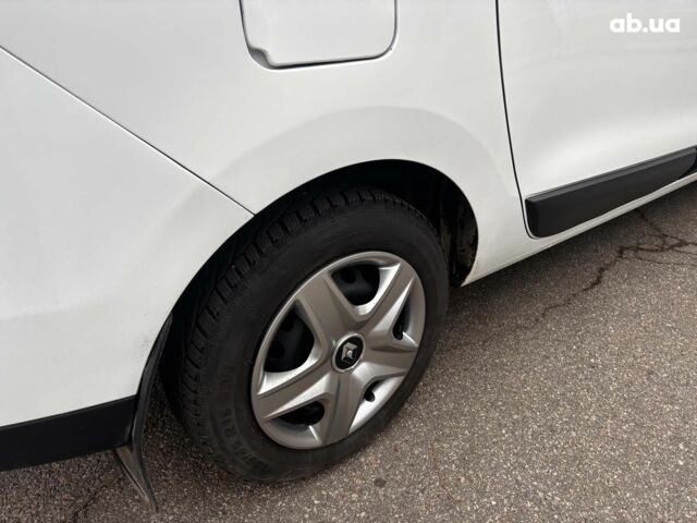 Белый Рено Лоджи, объемом двигателя 1.5 л и пробегом 178 тыс. км за 11490 $, фото 9 на Automoto.ua