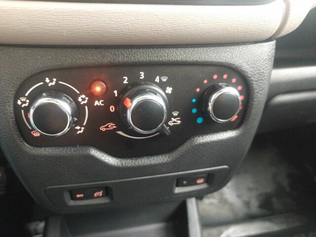 Рено Лоджи 2013 в Бердичеве на Automoto.ua Серый Рено Лоджи, объемом двигателя 1.5 л и пробегом 188 тыс. км за 3800 $, фото 7 на Automoto.ua