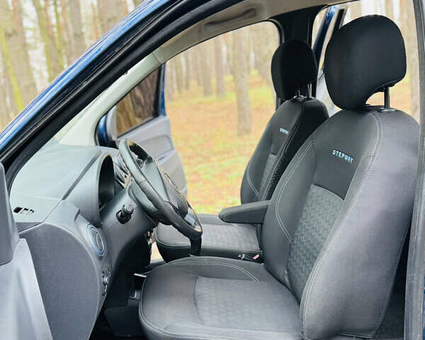 Синий Рено Лоджи, объемом двигателя 1.5 л и пробегом 57 тыс. км за 12500 $, фото 8 на Automoto.ua