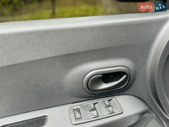 Синий Рено Лоджи, объемом двигателя 1.5 л и пробегом 57 тыс. км за 12500 $, фото 9 на Automoto.ua