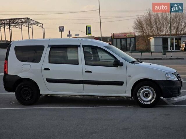 Белый Рено Логан МСВ, объемом двигателя 1.6 л и пробегом 249 тыс. км за 3499 $, фото 5 на Automoto.ua