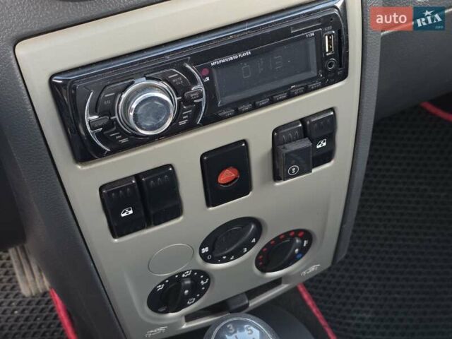 Белый Рено Логан МСВ, объемом двигателя 1.6 л и пробегом 249 тыс. км за 3499 $, фото 18 на Automoto.ua