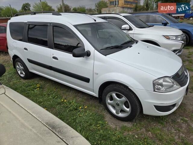 Белый Рено Логан МСВ, объемом двигателя 1.6 л и пробегом 160 тыс. км за 6000 $, фото 1 на Automoto.ua