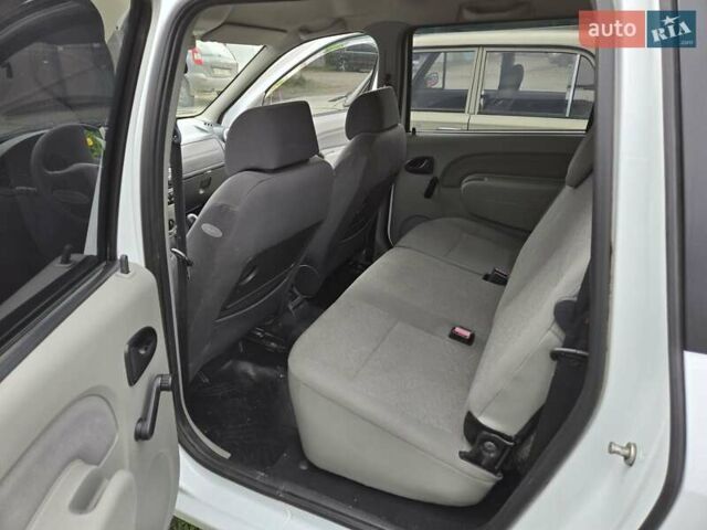 Белый Рено Логан МСВ, объемом двигателя 1.6 л и пробегом 160 тыс. км за 6000 $, фото 10 на Automoto.ua
