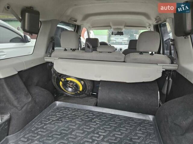 Белый Рено Логан МСВ, объемом двигателя 1.6 л и пробегом 160 тыс. км за 6000 $, фото 11 на Automoto.ua