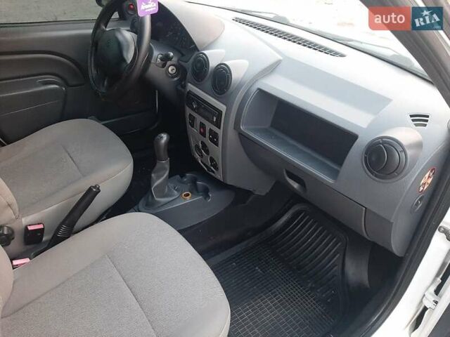 Рено Логан МСВ 2011 в Запорожье на Automoto.ua Белый Рено Логан МСВ, объемом двигателя 1.6 л и пробегом 167 тыс. км за 3500 $, фото 10 на Automoto.ua