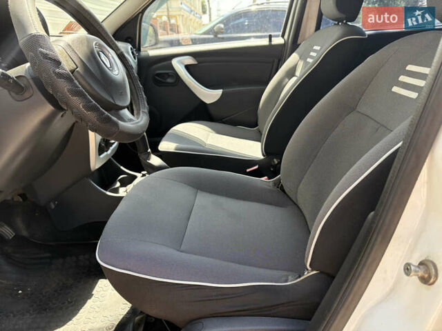 Білий Рено Логан МСВ, об'ємом двигуна 1.6 л та пробігом 231 тис. км за 4500 $, фото 6 на Automoto.ua