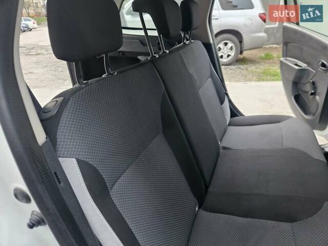 Белый Рено Логан МСВ, объемом двигателя 1.5 л и пробегом 138 тыс. км за 6800 $, фото 42 на Automoto.ua