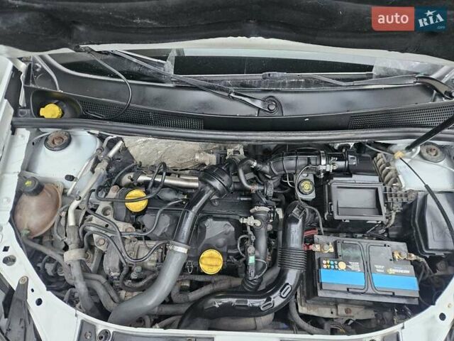 Белый Рено Логан МСВ, объемом двигателя 1.5 л и пробегом 138 тыс. км за 6800 $, фото 57 на Automoto.ua