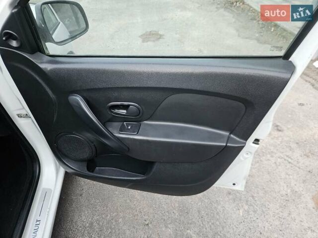 Белый Рено Логан МСВ, объемом двигателя 1.5 л и пробегом 138 тыс. км за 6800 $, фото 45 на Automoto.ua