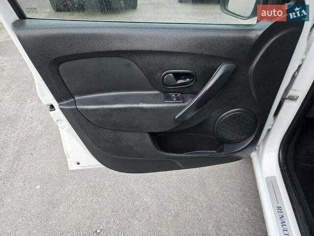 Белый Рено Логан МСВ, объемом двигателя 1.5 л и пробегом 138 тыс. км за 6800 $, фото 30 на Automoto.ua