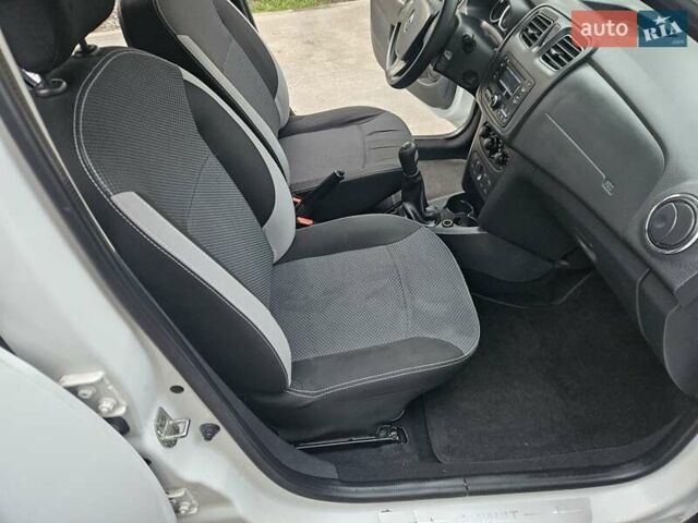 Белый Рено Логан МСВ, объемом двигателя 1.5 л и пробегом 138 тыс. км за 6800 $, фото 49 на Automoto.ua