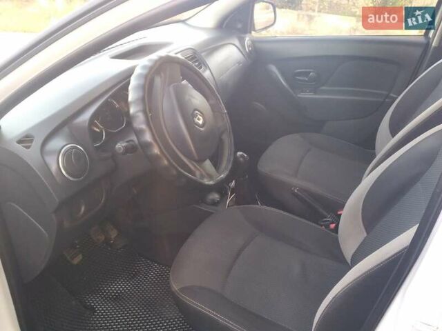 Рено Логан МСВ 2015 в Николаеве на Automoto.ua Белый Рено Логан МСВ, объемом двигателя 1.5 л и пробегом 330 тыс. км за 6300 $, фото 6 на Automoto.ua