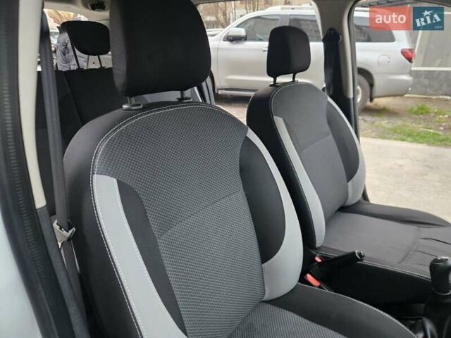 Белый Рено Логан МСВ, объемом двигателя 1.5 л и пробегом 138 тыс. км за 6800 $, фото 48 на Automoto.ua