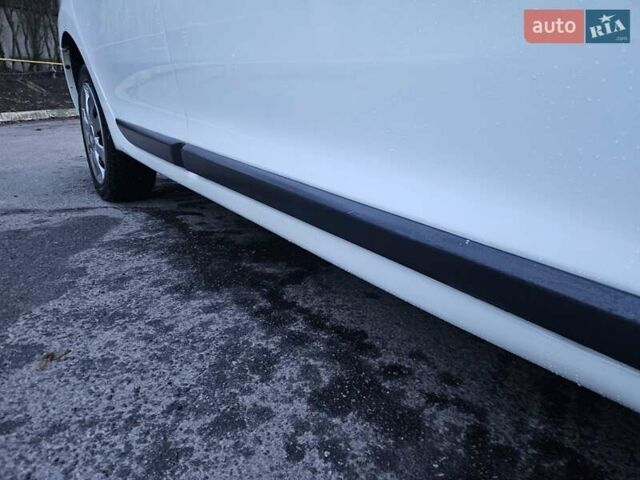 Белый Рено Логан МСВ, объемом двигателя 1.5 л и пробегом 138 тыс. км за 6800 $, фото 2 на Automoto.ua