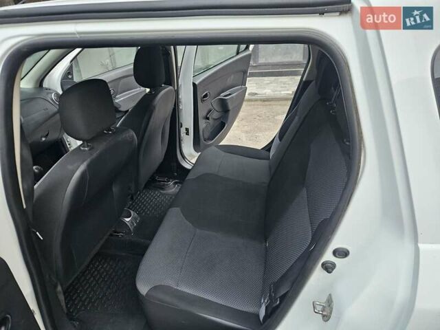 Белый Рено Логан МСВ, объемом двигателя 1.5 л и пробегом 138 тыс. км за 6800 $, фото 43 на Automoto.ua