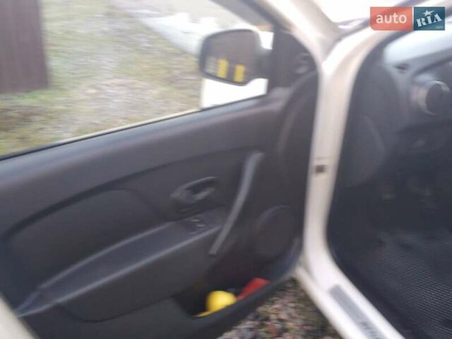 Рено Логан МСВ 2015 в Николаеве на Automoto.ua Белый Рено Логан МСВ, объемом двигателя 1.5 л и пробегом 330 тыс. км за 6300 $, фото 5 на Automoto.ua