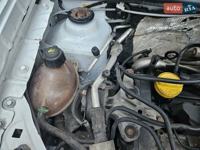 Белый Рено Логан МСВ, объемом двигателя 1.5 л и пробегом 138 тыс. км за 6800 $, фото 56 на Automoto.ua