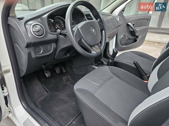 Белый Рено Логан МСВ, объемом двигателя 1.5 л и пробегом 138 тыс. км за 6800 $, фото 58 на Automoto.ua