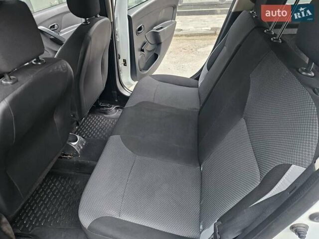 Белый Рено Логан МСВ, объемом двигателя 1.5 л и пробегом 138 тыс. км за 6800 $, фото 39 на Automoto.ua