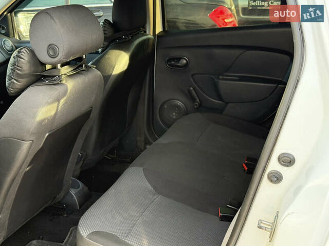 Белый Рено Логан МСВ, объемом двигателя 1.5 л и пробегом 222 тыс. км за 5799 $, фото 34 на Automoto.ua