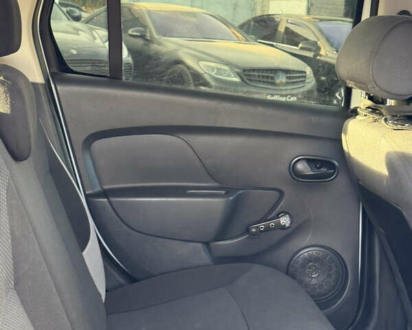 Білий Рено Логан МСВ, об'ємом двигуна 1.5 л та пробігом 222 тис. км за 5999 $, фото 33 на Automoto.ua